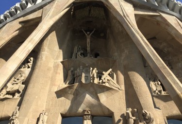 Early Entrance Sagrada Familia Tour with Tower Access- Small Group
